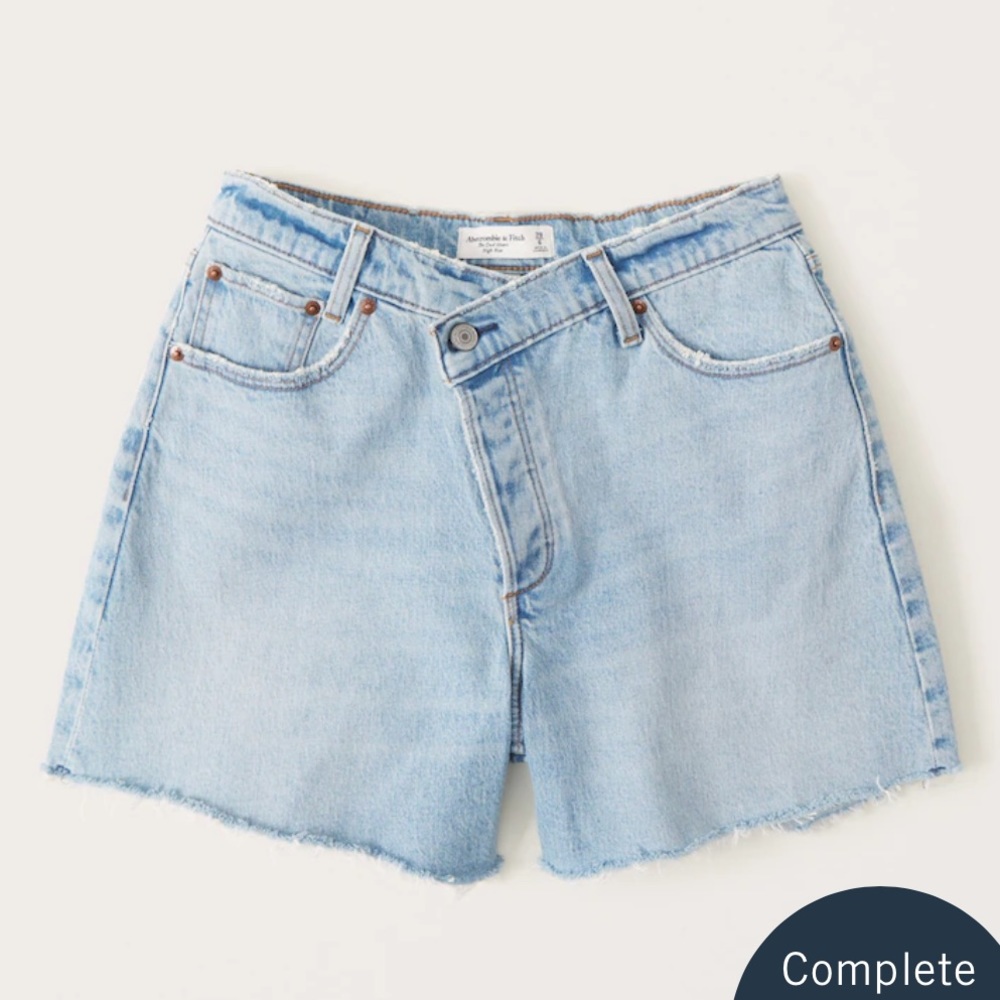 NWT Abercrombie & Fitch Curve Love High Rise Dad Shorts - Light Wash Sz 32